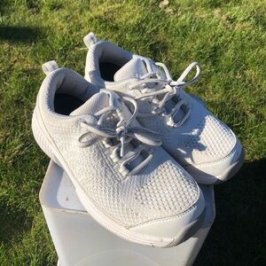 OrthoFeet Stretch Knit Women’s Coral White White Tennis Shoes Size 6B